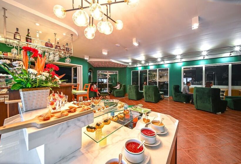 Andaman Beach Suites Hotel, Patong Phuket