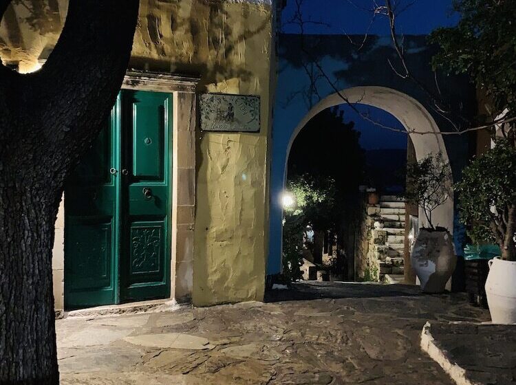 هتل Arolithos Traditional Village