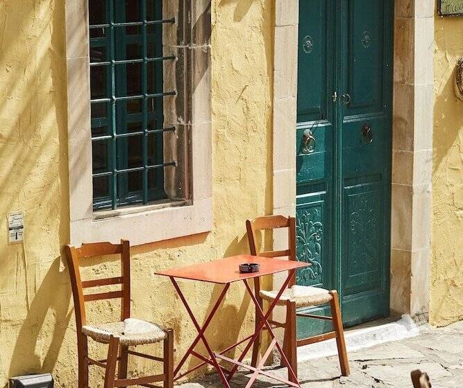 هتل Arolithos Traditional Village