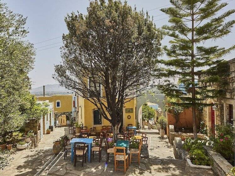 هتل Arolithos Traditional Village