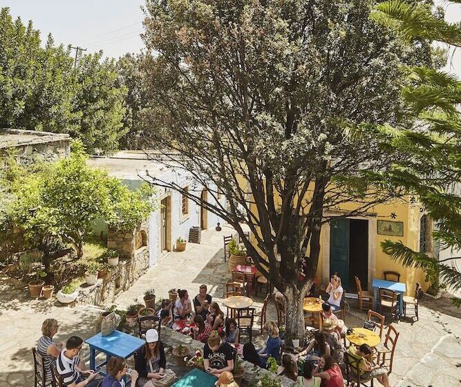 هتل Arolithos Traditional Village