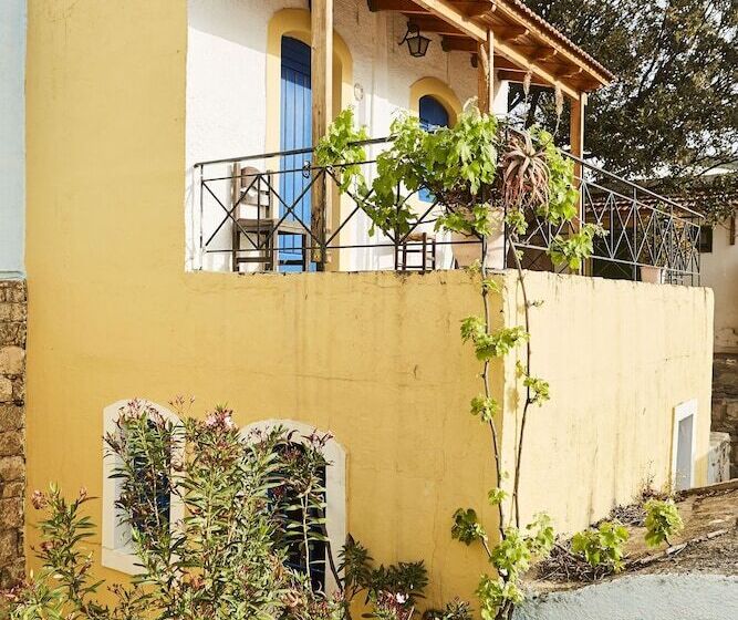 هتل Arolithos Traditional Village