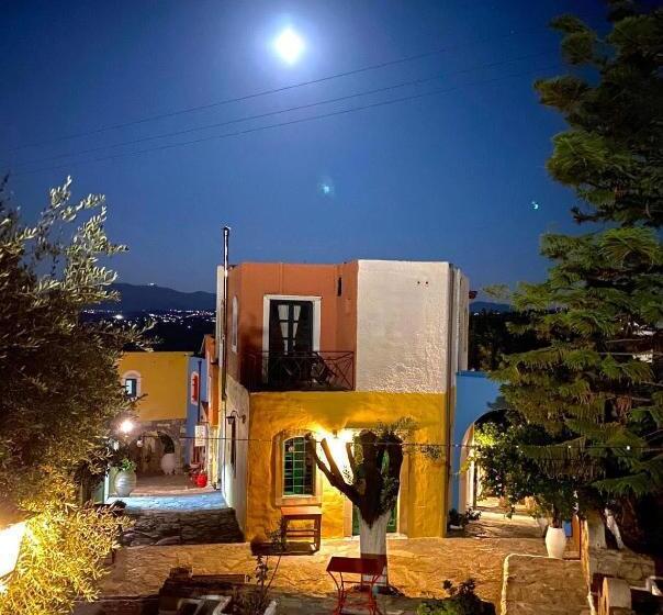 هتل Arolithos Traditional Village