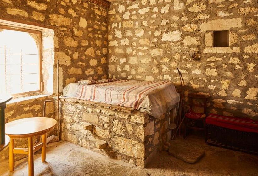 هتل Arolithos Traditional Village