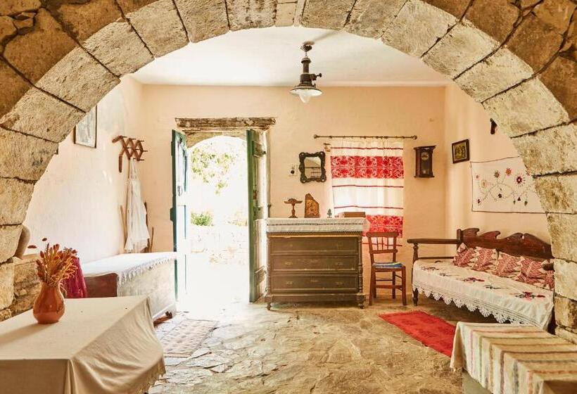 هتل Arolithos Traditional Village