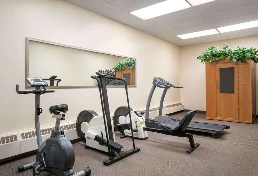 فندق Baymont By Wyndham Medicine Hat