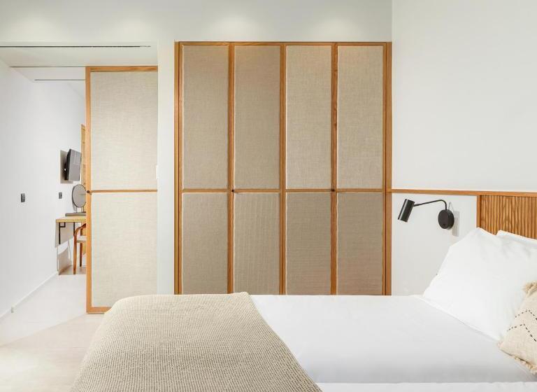 هتل Caravia Beach