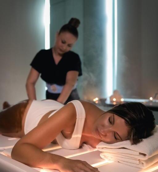 هتل Caravia Beach