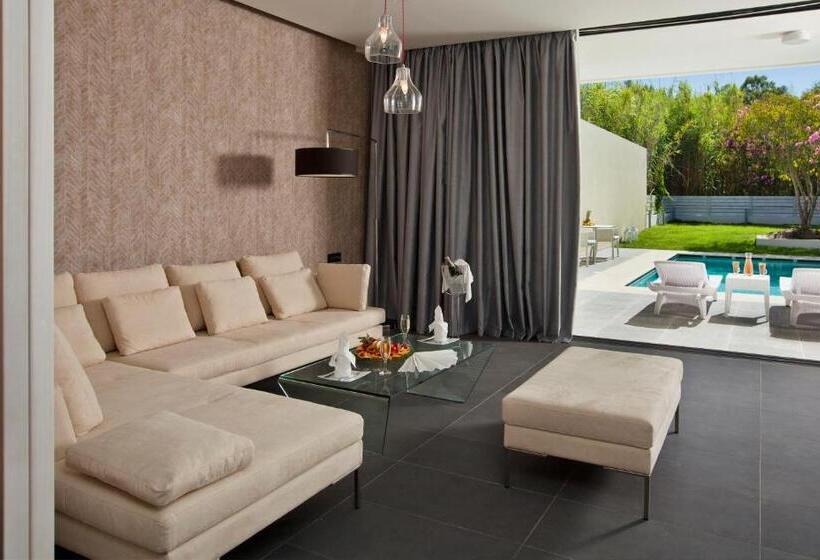 هتل Caravia Beach