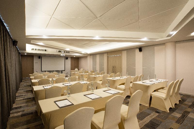 هتل Centara Life Cha Am Beach Resort Hua Hin