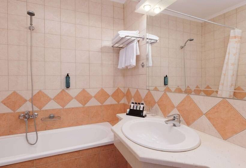 هتل Century Resort