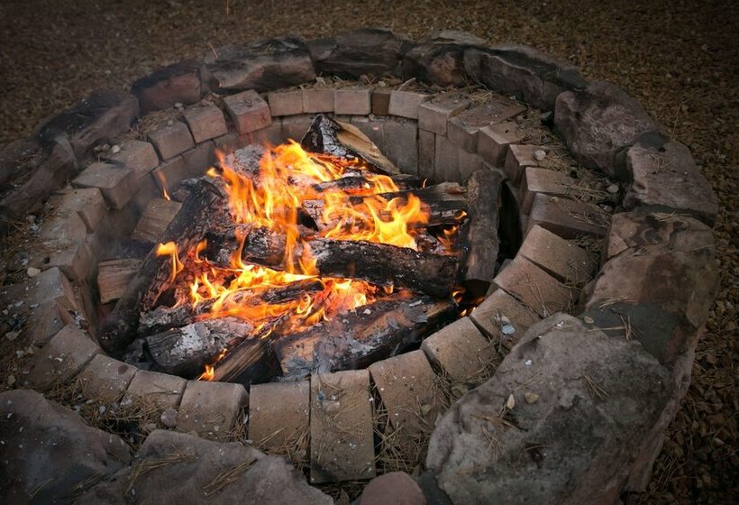 Отель The Clubhouse B&b