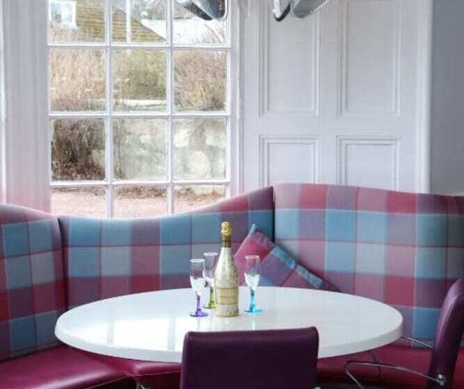 Отель The Clubhouse B&b