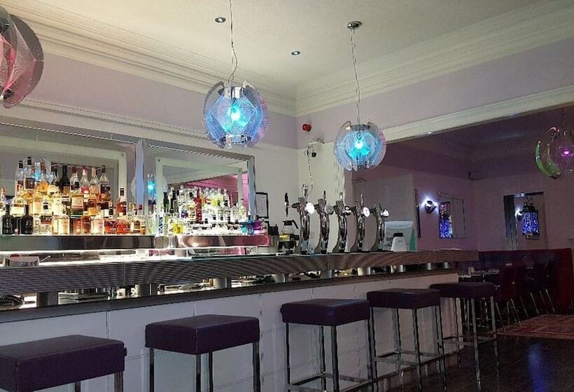 Отель The Clubhouse B&b