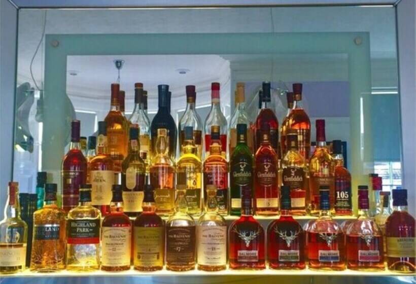 Отель The Clubhouse B&b