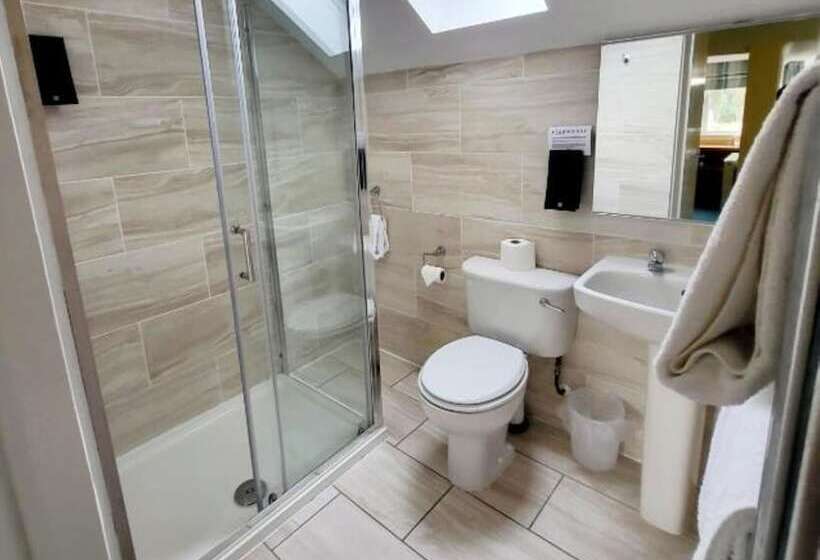 Отель The Clubhouse B&b