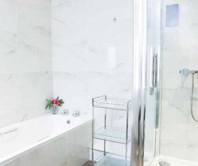 Отель The Clubhouse B&b