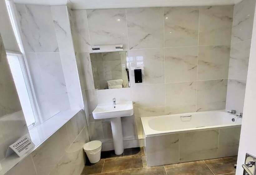 Отель The Clubhouse B&b