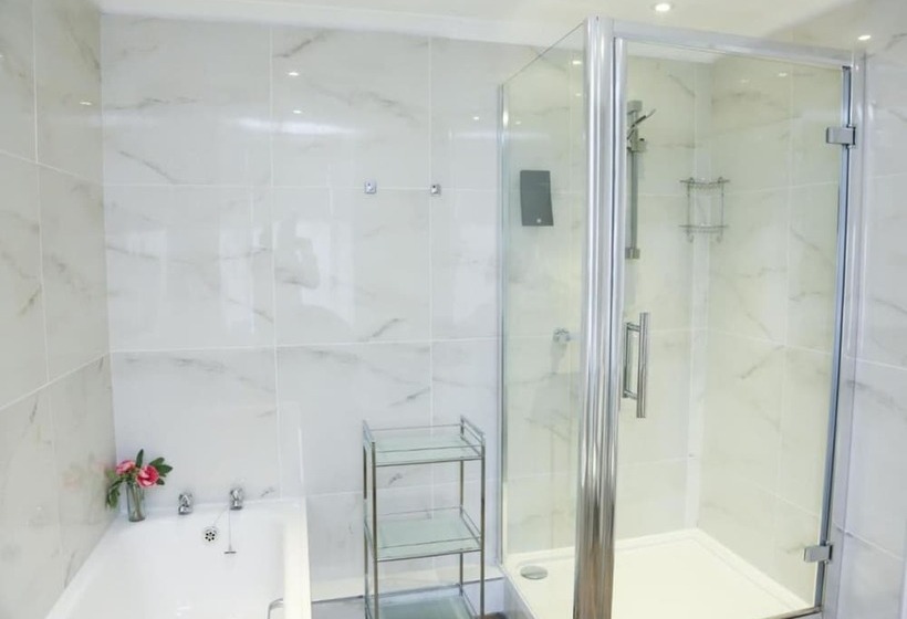 Отель The Clubhouse B&b