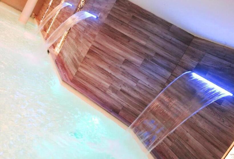 בית מלון כפרי Columbia Wellness & Spa