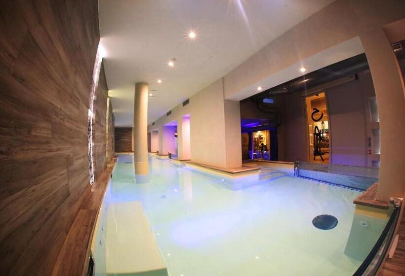 בית מלון כפרי Columbia Wellness & Spa