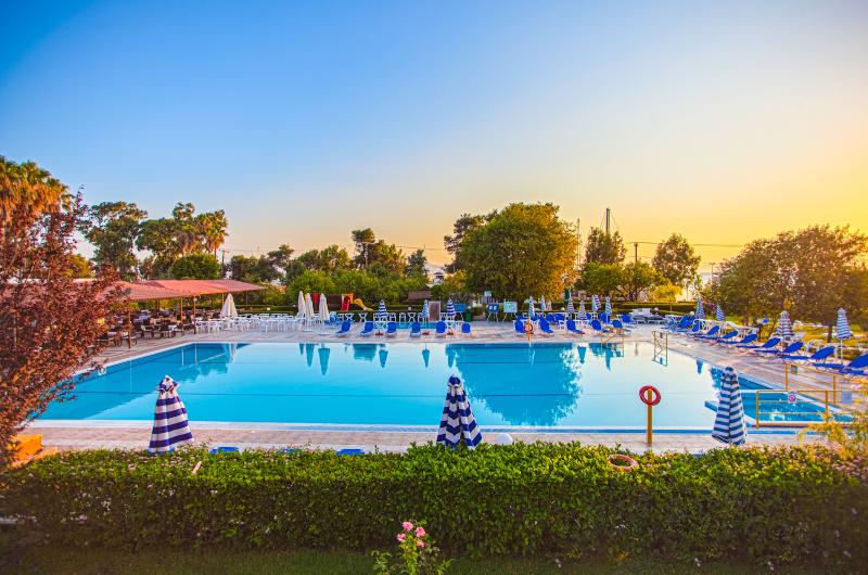 בית מלון כפרי Continental Palace