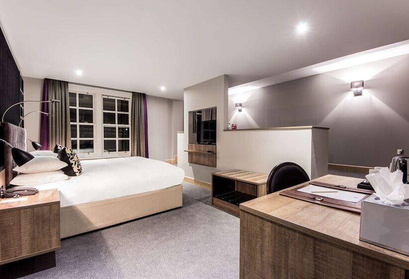 Courthouse Hotel London