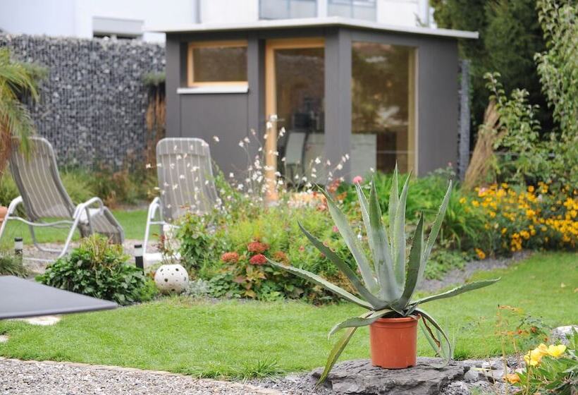 בית מלון כפרי Derby Interlaken   Action & Relax Hub