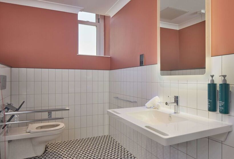 בית מלון כפרי Doubletree By Hilton Brighton Metropole