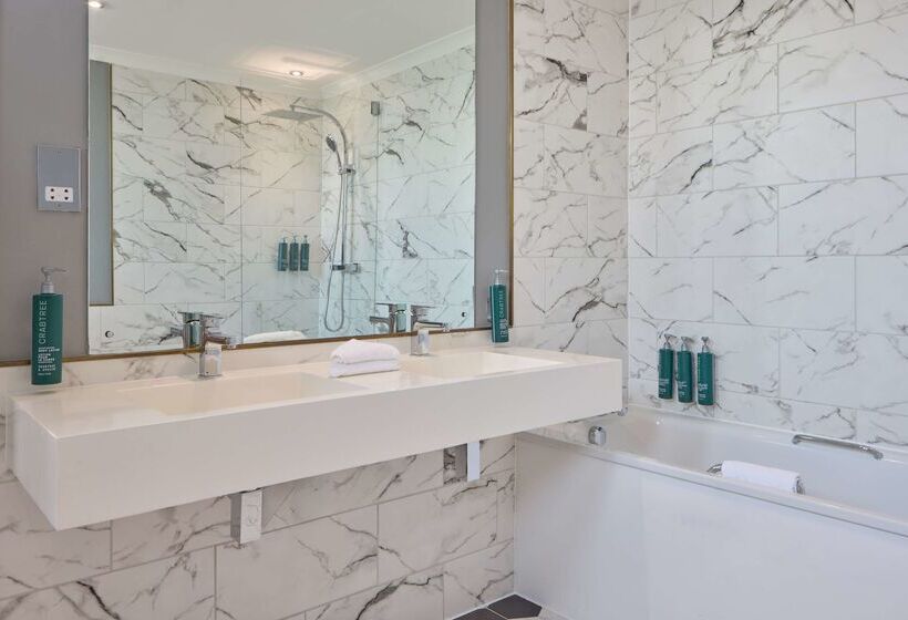 בית מלון כפרי Doubletree By Hilton Brighton Metropole