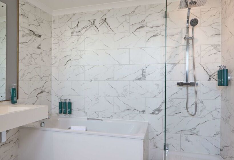 בית מלון כפרי Doubletree By Hilton Brighton Metropole