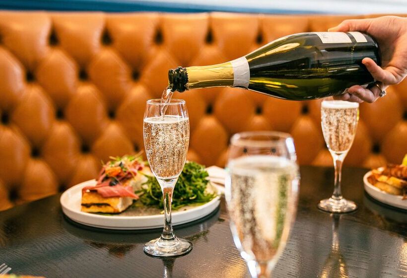 בית מלון כפרי Doubletree By Hilton Brighton Metropole