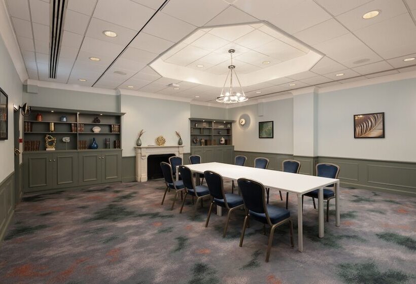 בית מלון כפרי Doubletree By Hilton Brighton Metropole