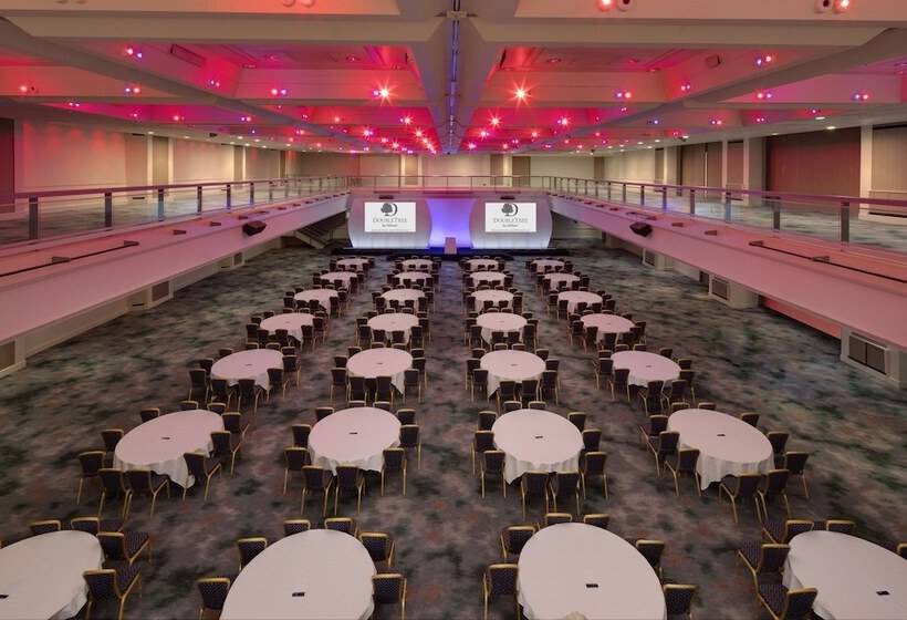 בית מלון כפרי Doubletree By Hilton Brighton Metropole