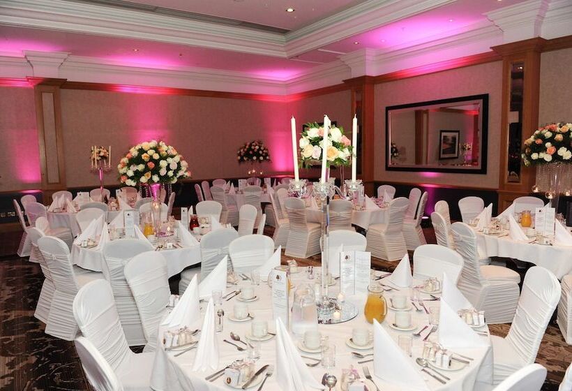 호텔 Doubletree By Hilton Dunblane Hydro