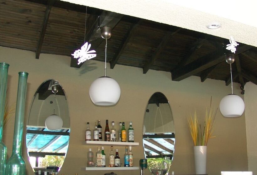 בית מלון כפרי Eden