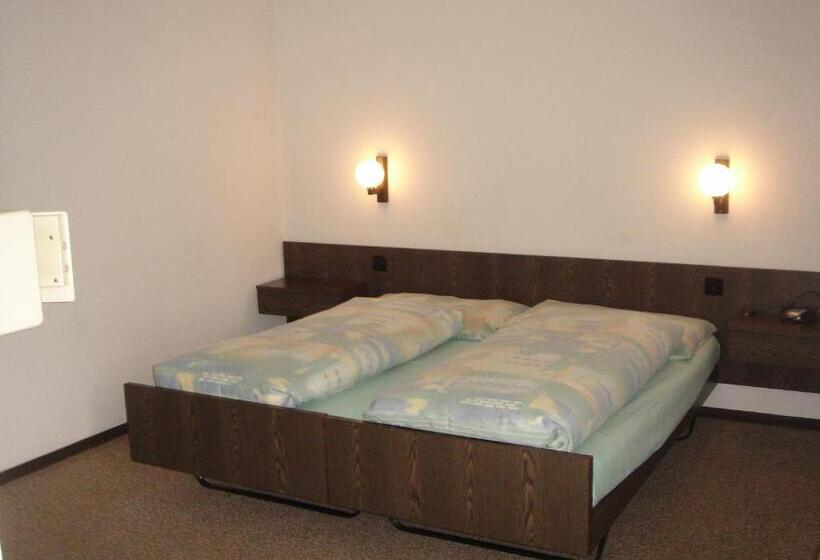 فندق Eden Sisikon