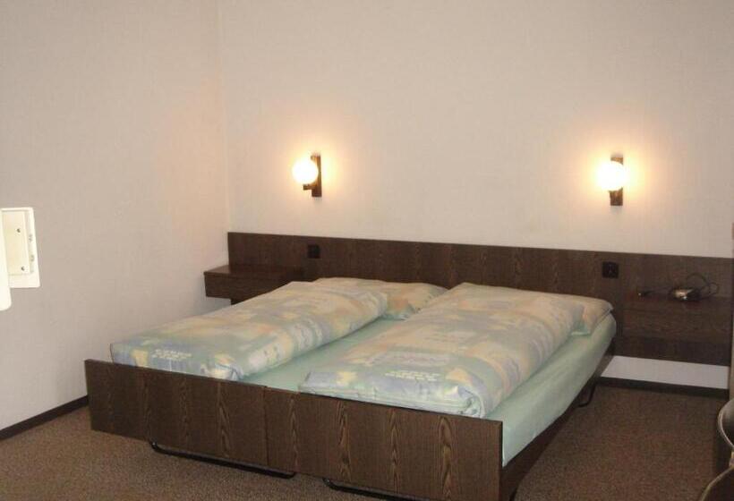 فندق Eden Sisikon