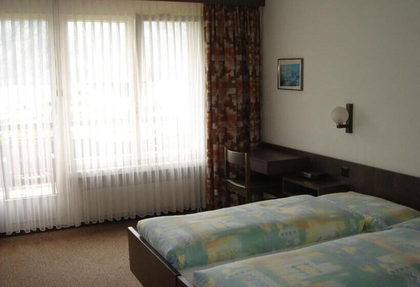 فندق Eden Sisikon