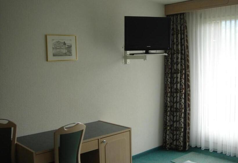 فندق Eden Sisikon