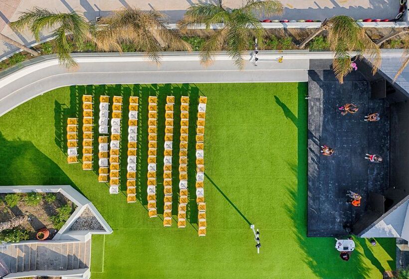 בית מלון כפרי Esperides Beach Resort