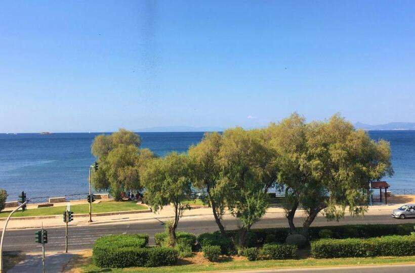 בית מלון כפרי Galini Palace