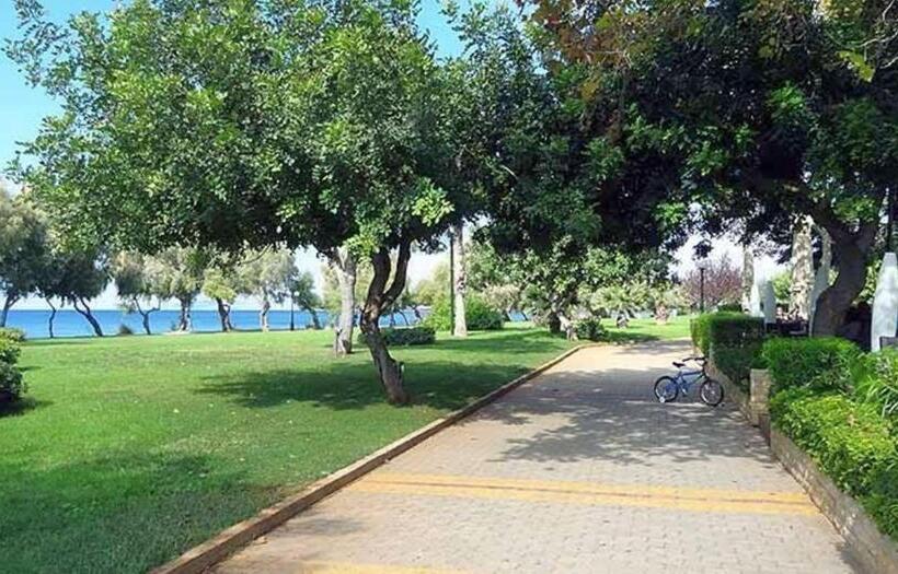 בית מלון כפרי Galini Palace