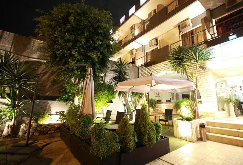 בית מלון כפרי Galini Palace