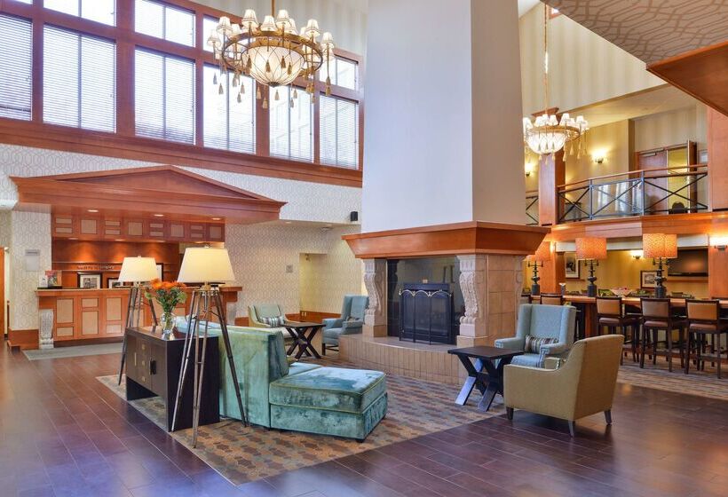 فندق Hampton Inn & Suites By Hilton Calgary  University Northwest