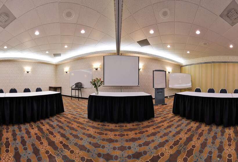 فندق Hampton Inn & Suites By Hilton Calgary  University Northwest