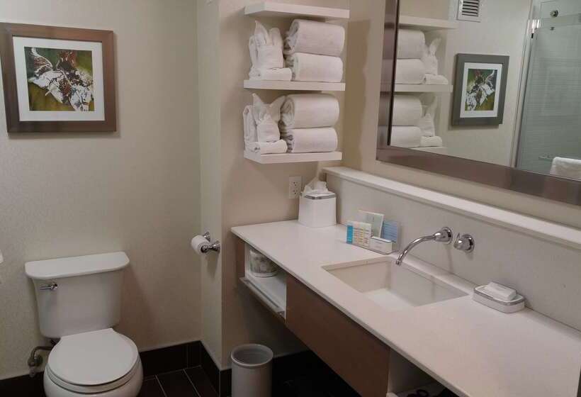 فندق Hampton Inn & Suites By Hilton Calgary  University Northwest