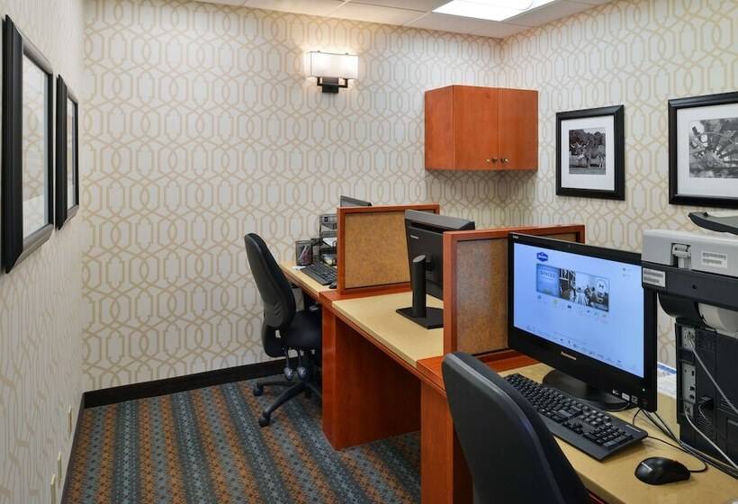 فندق Hampton Inn & Suites By Hilton Calgary  University Northwest