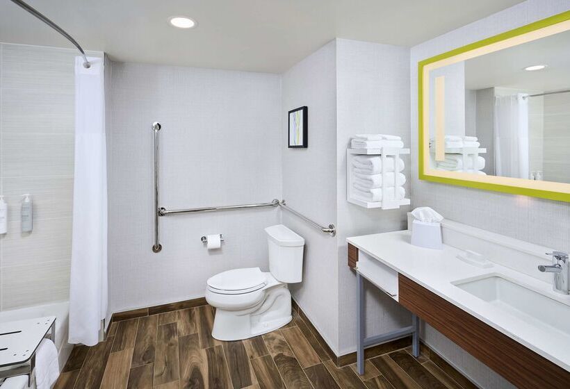 هتل Hampton Inn & Suites By Hilton Windsor