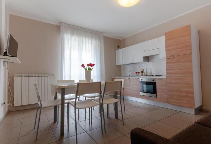 فندق Holiday Club Residence